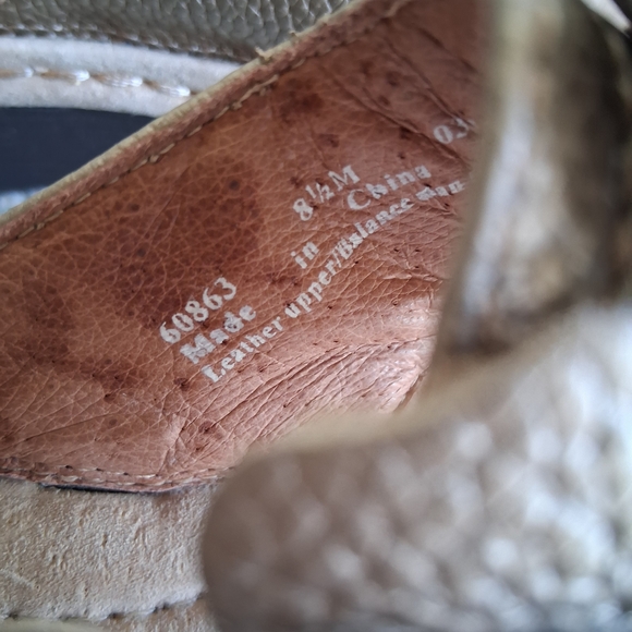 Clarks Artisan Floral Leather Wedge l Sandals Sz.8.5 Taupe Comfort Boho FP - Picture 12 of 17